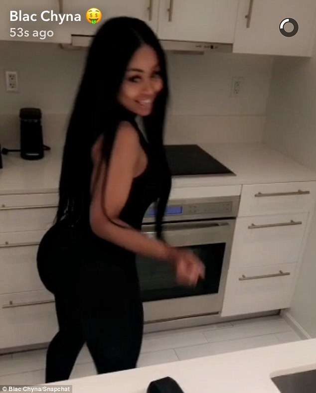 Blac Chyna shows off twerking skills in her kitchen 