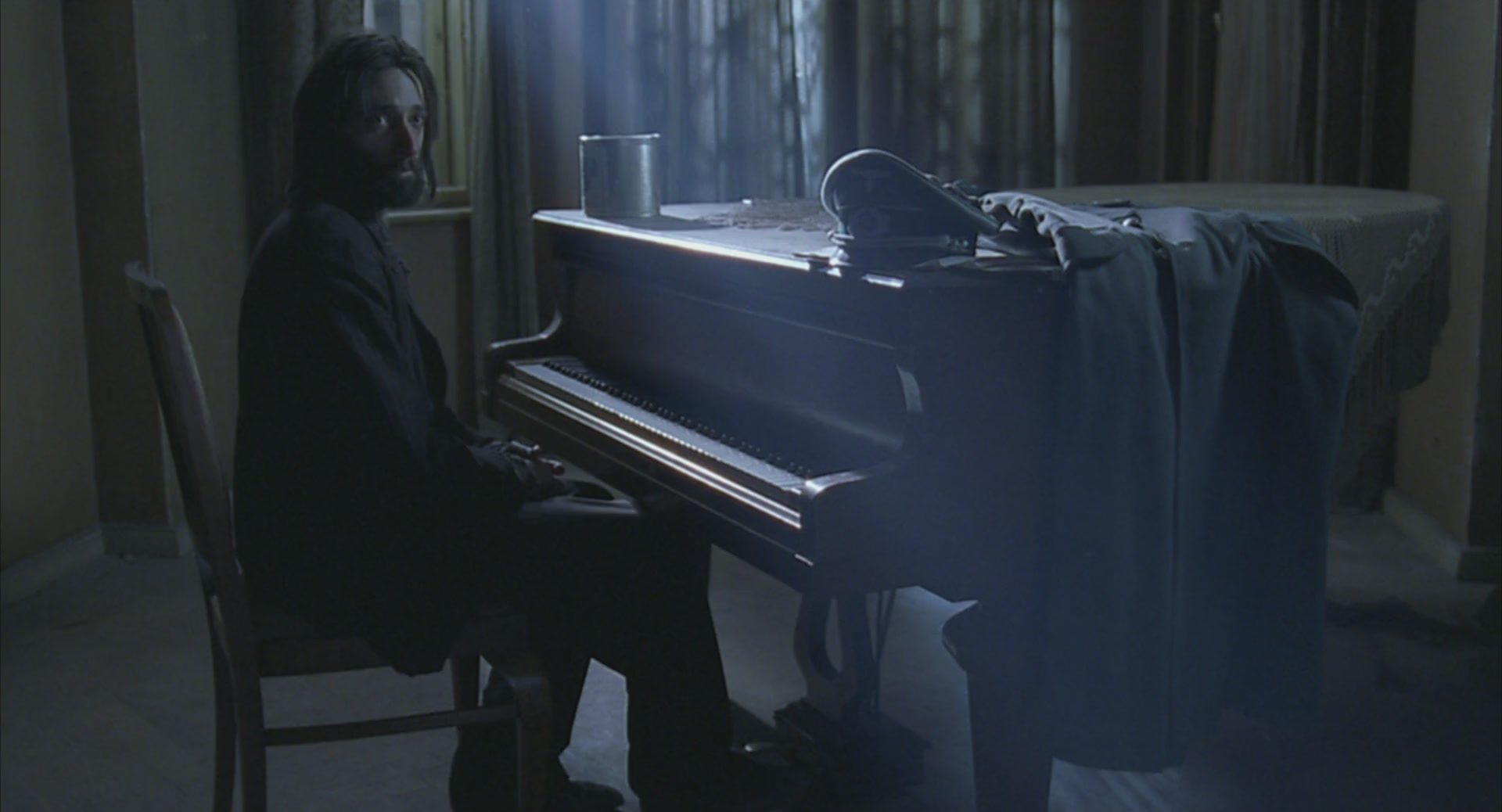 He can the piano. Эдриан Броуди пианист. Пианист 2002 кадры.