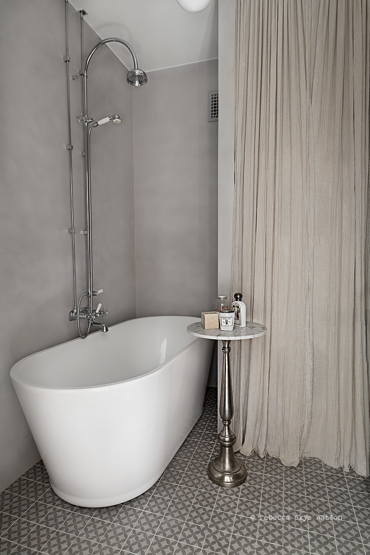 BATHROOM SCENES — Sanctuary