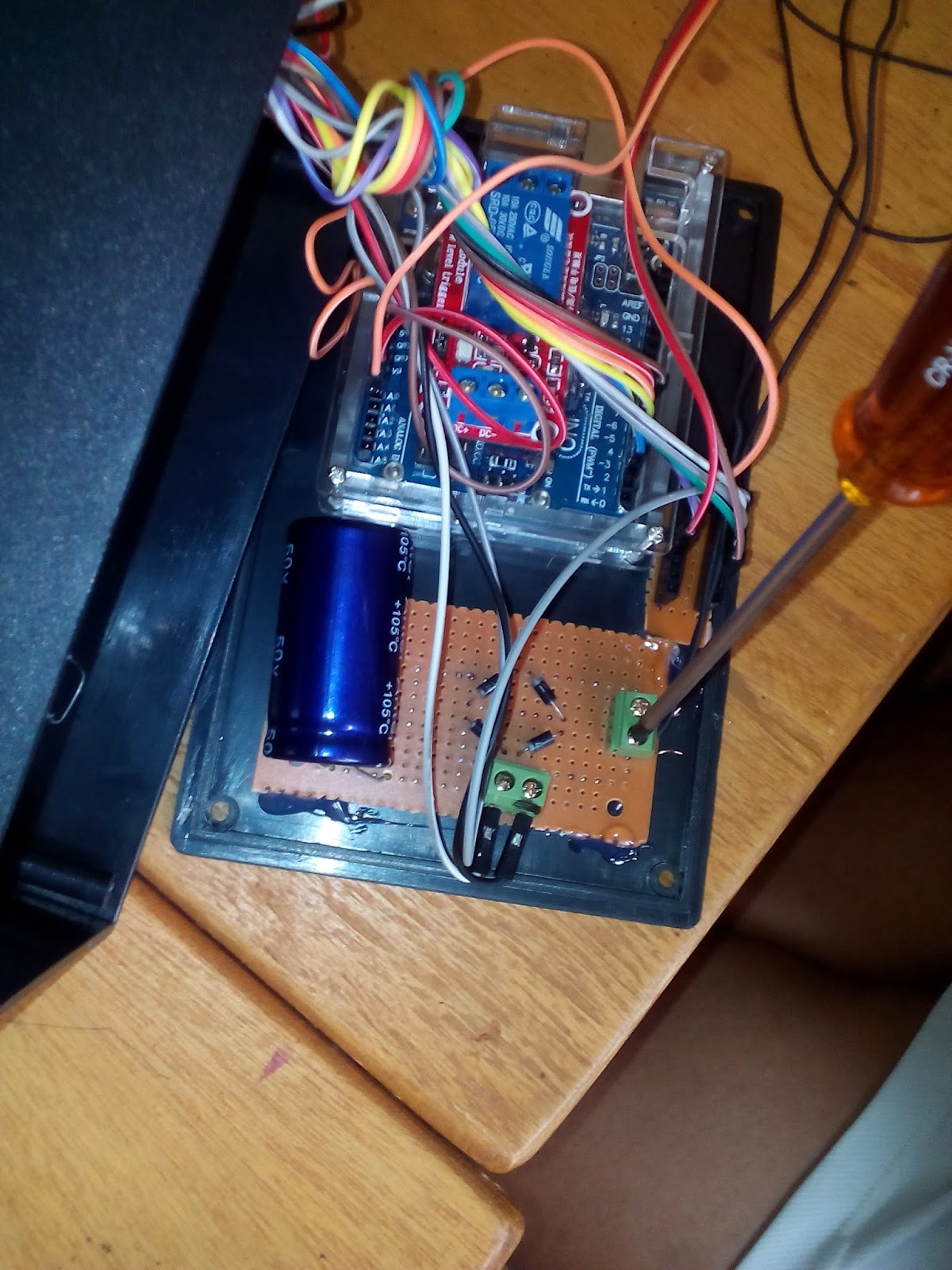 Membuat Charger Dengan Piezoelectric Dan Monitor Tegangan Dengan