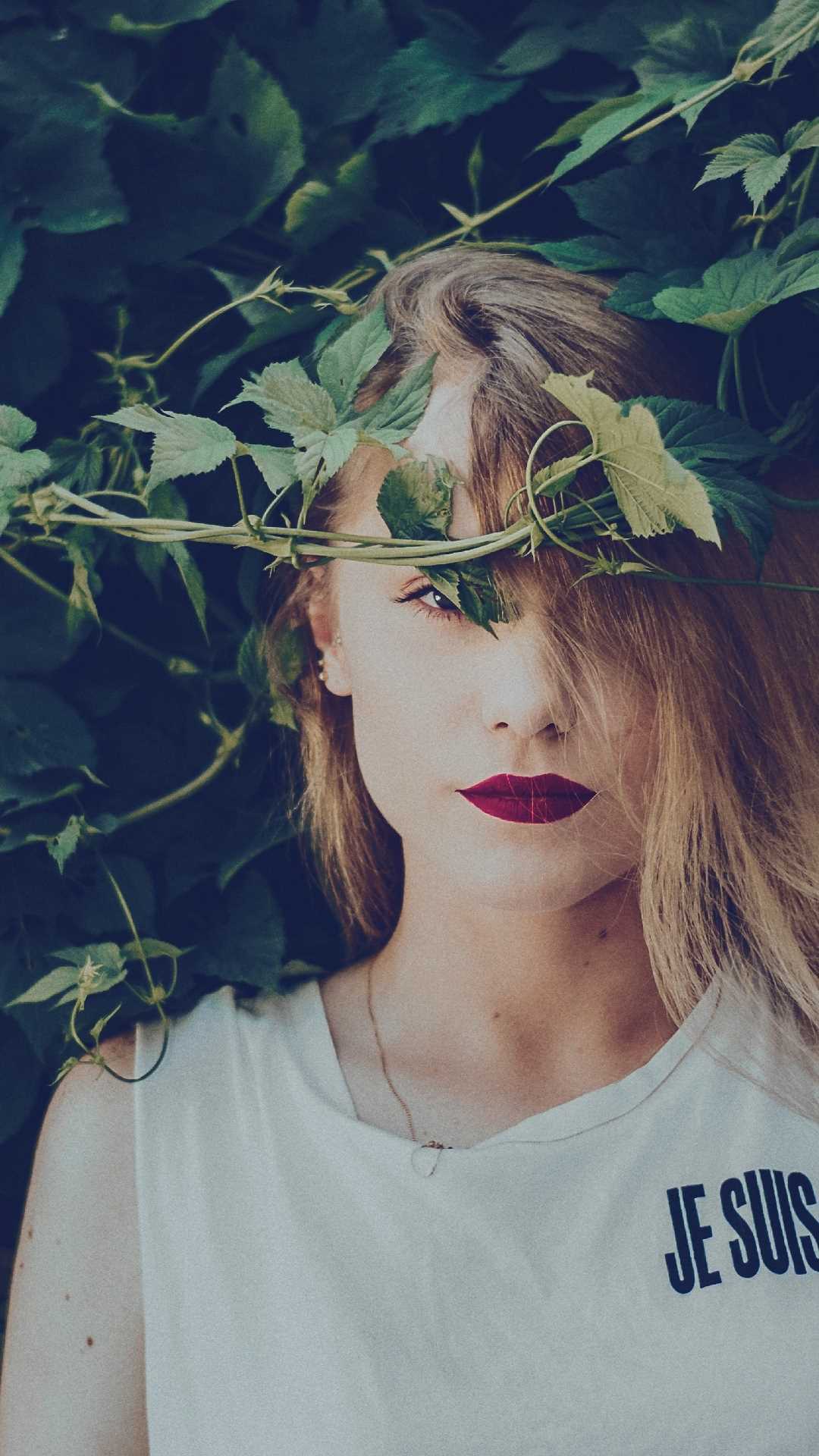 Girl Wallpapers for Mobile