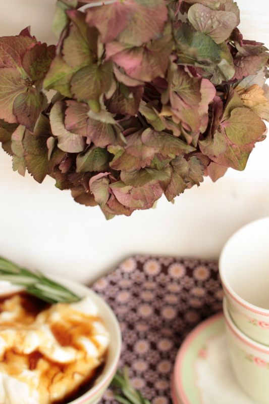 Pochierte Rosmarin Birnen mit Balsamicohonig - Sasibella Pochierte Rosmarin Birnen mit Balsamicohonig - Sasibella