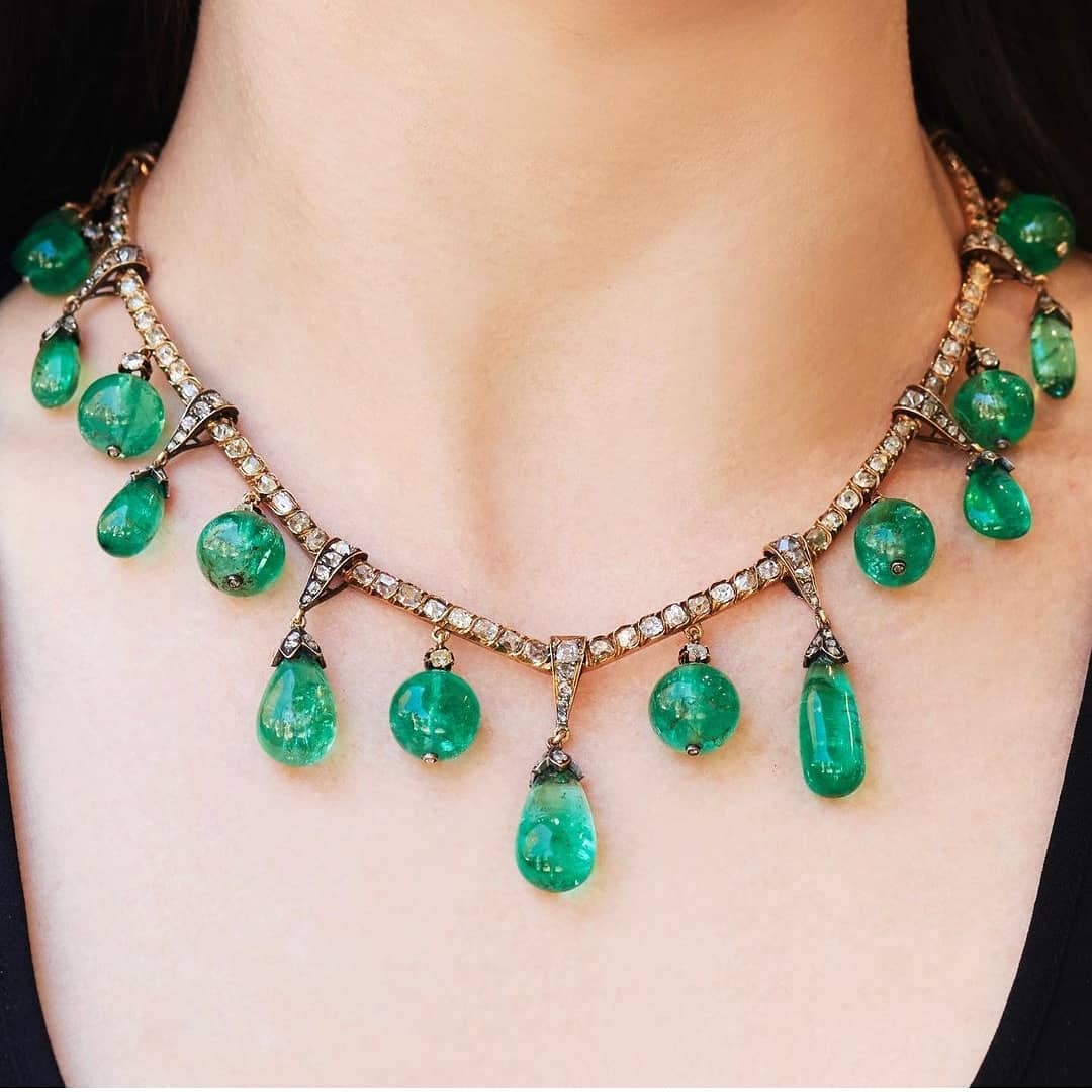 Emerald diamond necklace designs