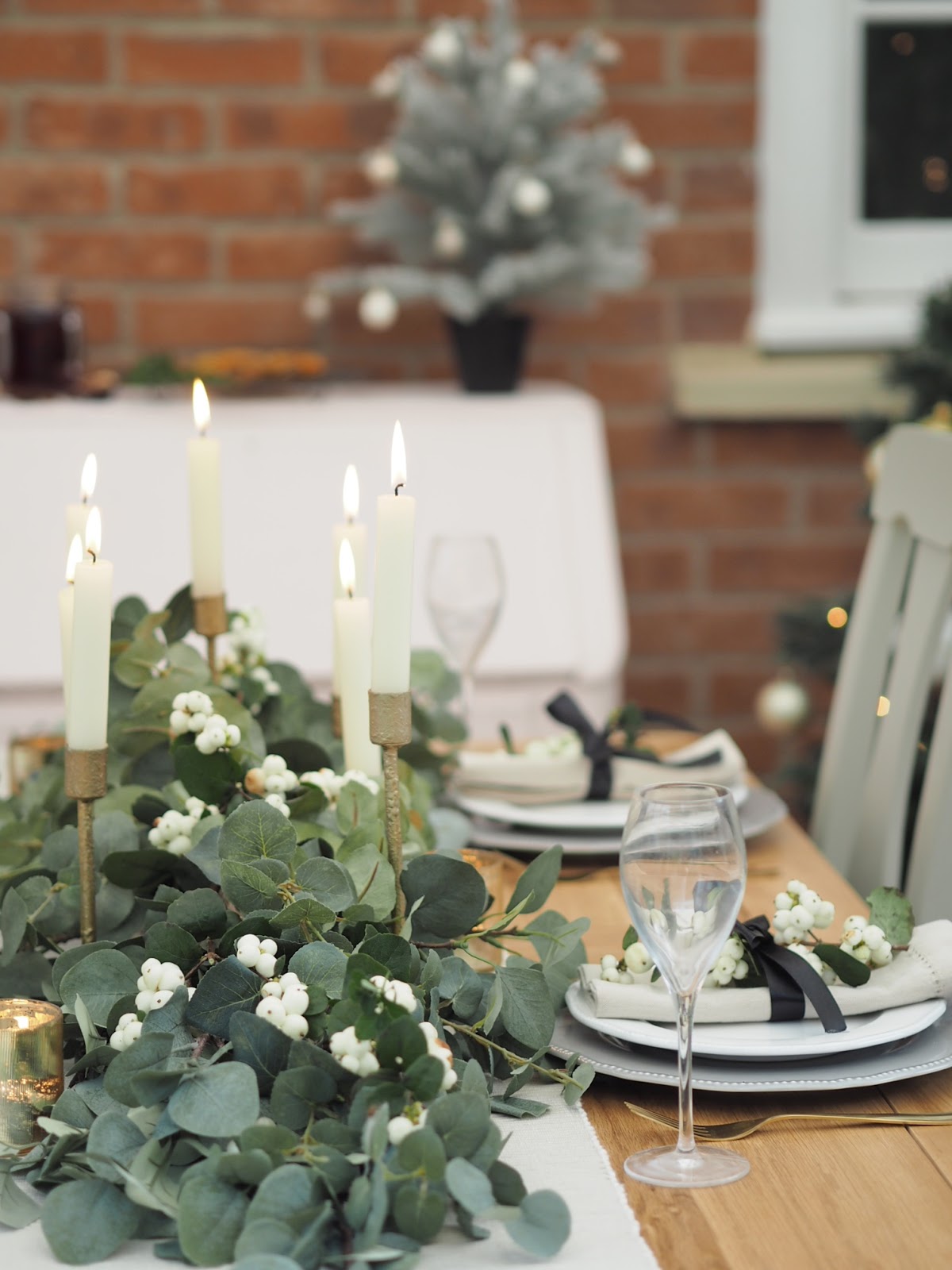 How to decorate your home on a budget and not feel pressured to have an Instagram pinterest perfect Christmas home. Choose budget interiors and make your own decorations for pennies to create a magical christmas home.