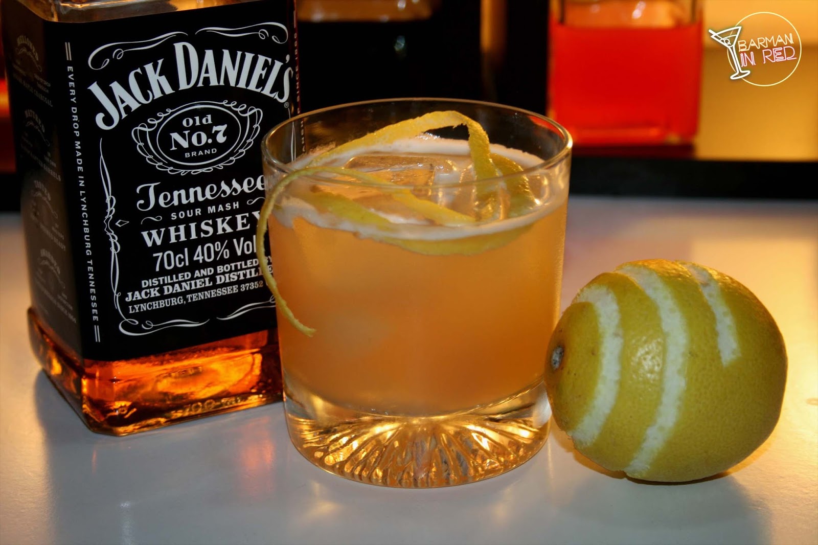 Jack Daniels y el Coctel Sour Clásico lo Americano)