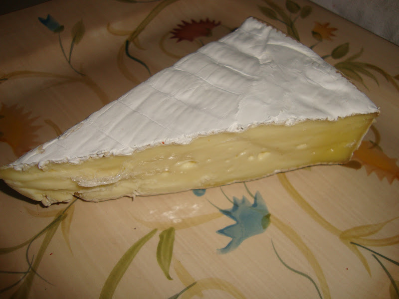 Anja Eats Cheese Belletoile Triple Cream Brie (Henri Hutin) / Double