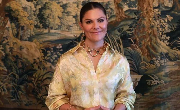 Crown Princess Victoria wore a new jacquard patterned shirt from H&M Conscious Exclusive AW20. The Princess wore a gold chain necklace