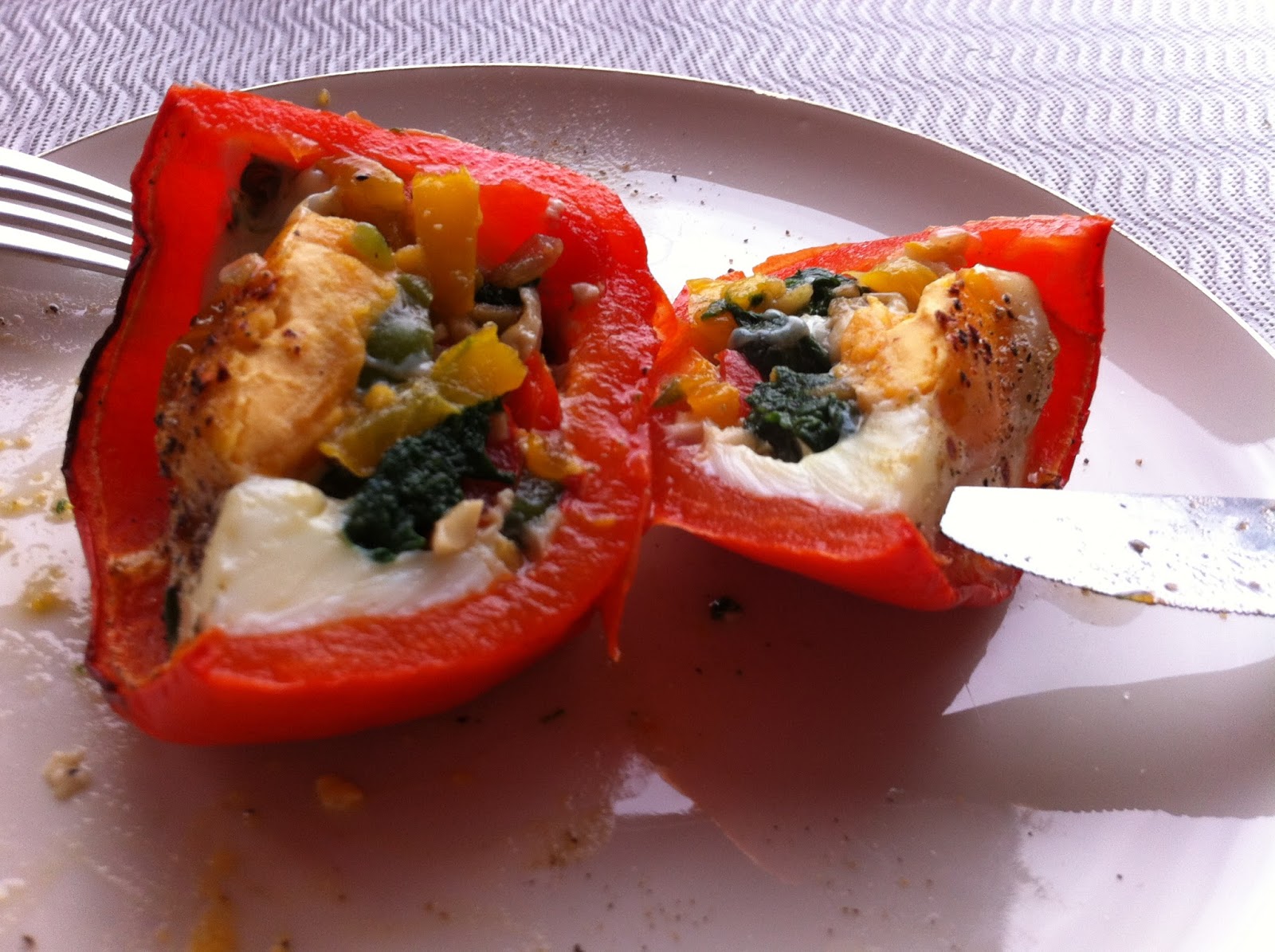 Wessels low carb Welt: Paprika gefüllt mit Spinat und Ei