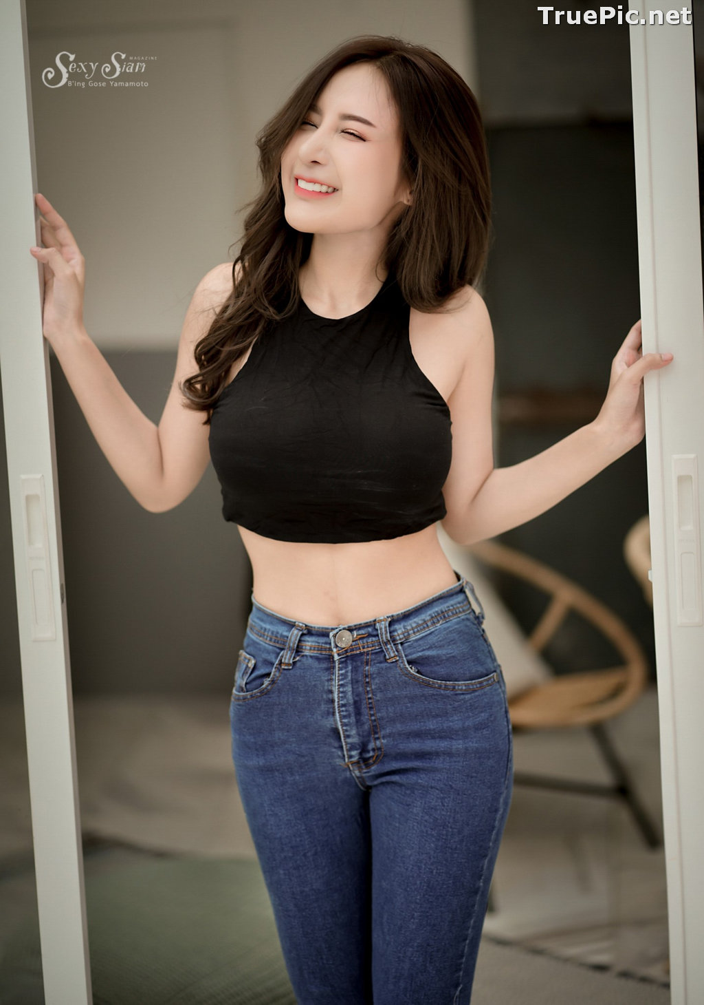 Image Thailand Model - Thanyarat Charoenpornkittada - Black Crop Top and Jean - TruePic.net - Picture-10