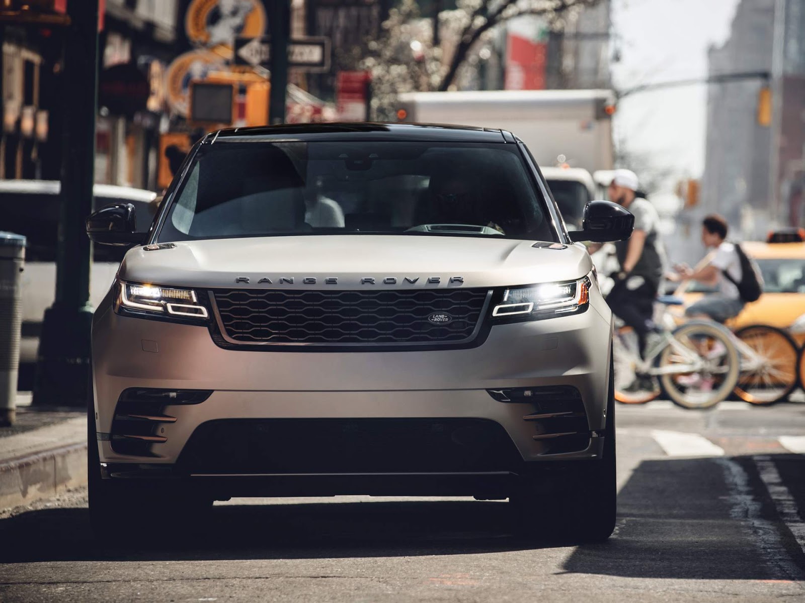 Range Rover Velar ganha motor Ingenium 2.0 de 300 cv