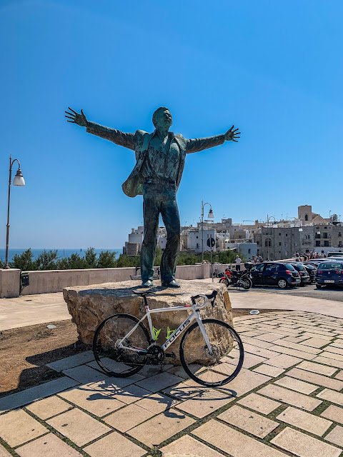 cycling apulia southern Italy carbon road bike rental shop in Polignano a Mare