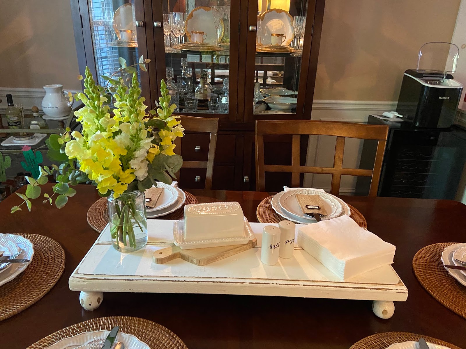 Simple Dining Room Table Decor - My Glittery Heart