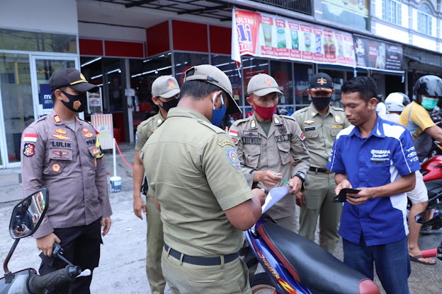 Polres Karimun, TNI dan Satpol PP Melaksanakan Yustisi Protokol Kesehatan Covid-19 Polres Karimun, TNI dan Satpol PP Melaksanakan Yustisi Protokol Kesehatan Covid-19