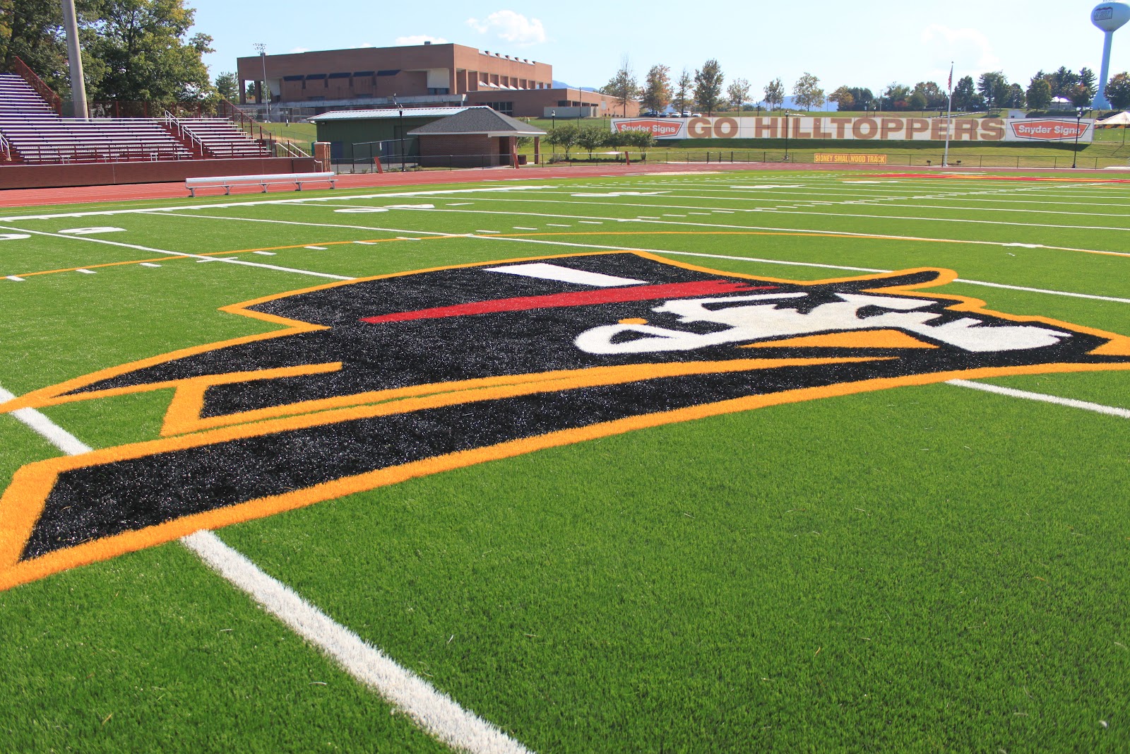 AstroTurf ® ASTROTURF SAVES THE DAY AFTER UNIVERSITY OF TENNESSEE’S