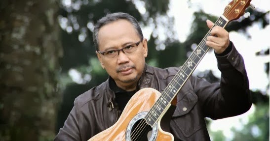 Lirik Dan Chord Lagu Cintaku Kandas Di Rerumputan Ebiet G Ade Zonakamu