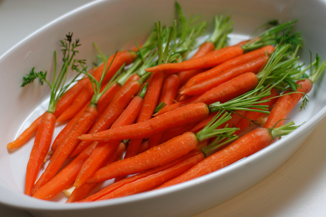 Mama Tommy's HoisinGlazed Roasted Carrots [Zack]