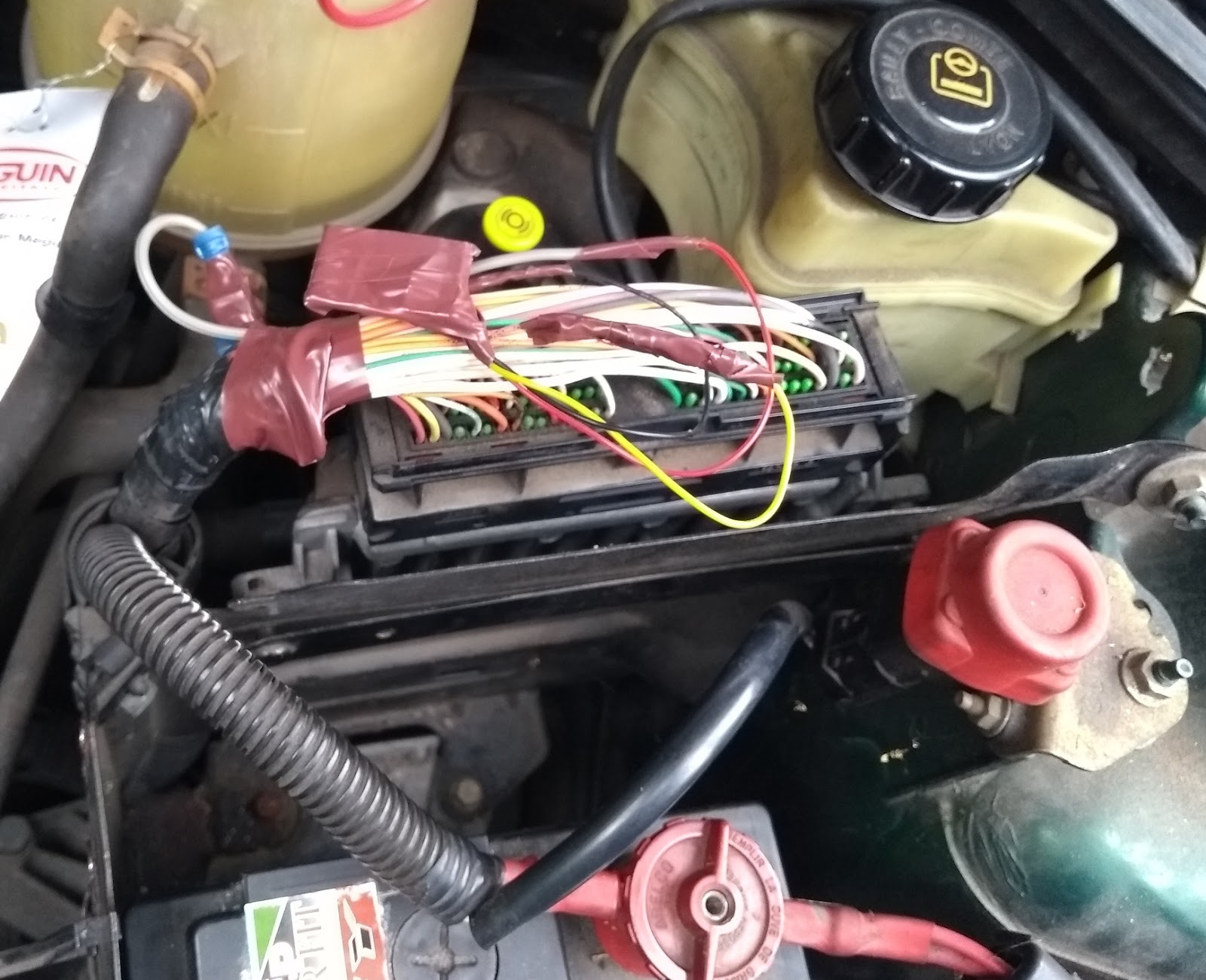 Schlagzeilenkäfer Renault Clio II Reparatur der Wegfahrsperre