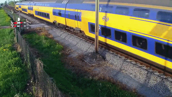 기찻길을 건널 때 양쪽을 다 봐야하는 이유 | 인스티즈