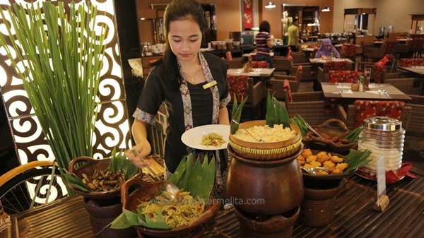 hotel di malang, hotel murah di malang, hotel bintang 4 di malang, penginapan murah di malang, atria hotel, atria hotel malang, canting resto, canting restaurant, melati nur fajri, dewi ratna, ukulele, guitalele, biola, english breakfast, mendhol, resep mendhol, resep baked beans,