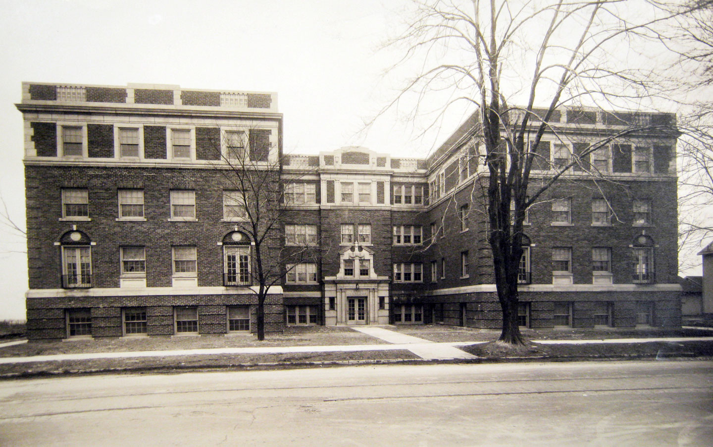 Brady's Bunch of Lorain County Nostalgia Lorain Overlook Apartments