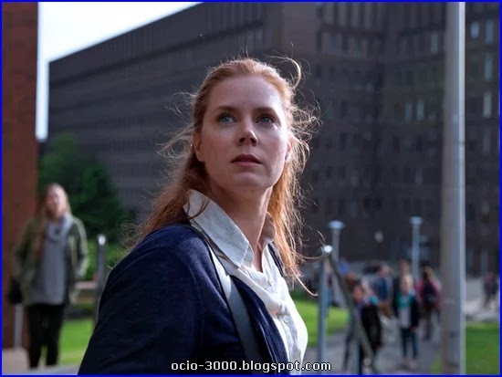En la película La llegada, Amy Adams es la doctora Louise Banks.