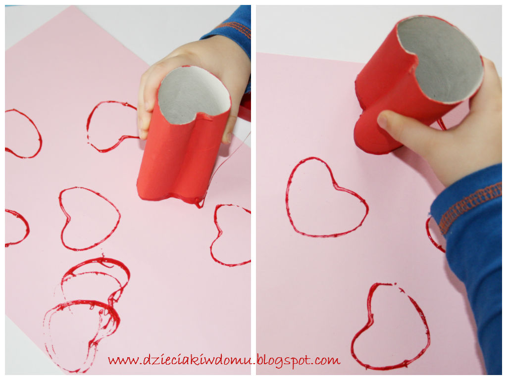 walentynkowe stempelki w kształcie serduszek z rolek po papierze, kreatywna zabawa dla dzieci