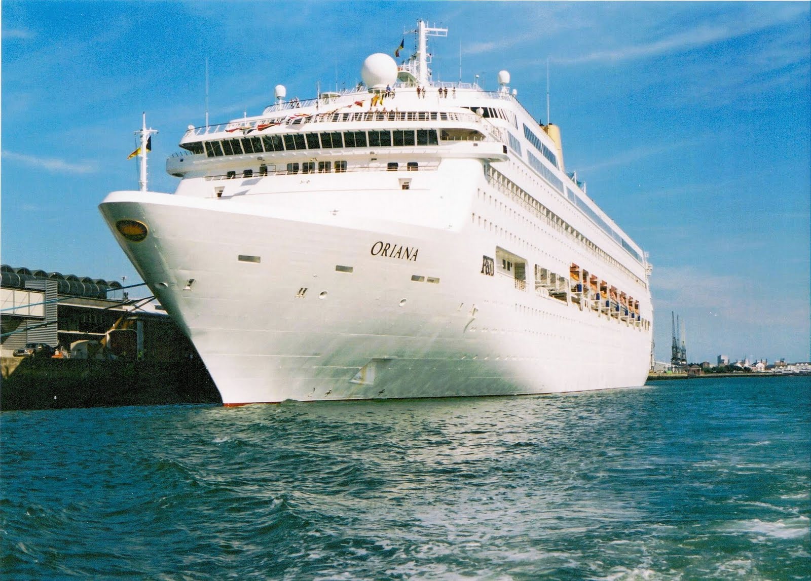 when the cruise ship oriana comes into port