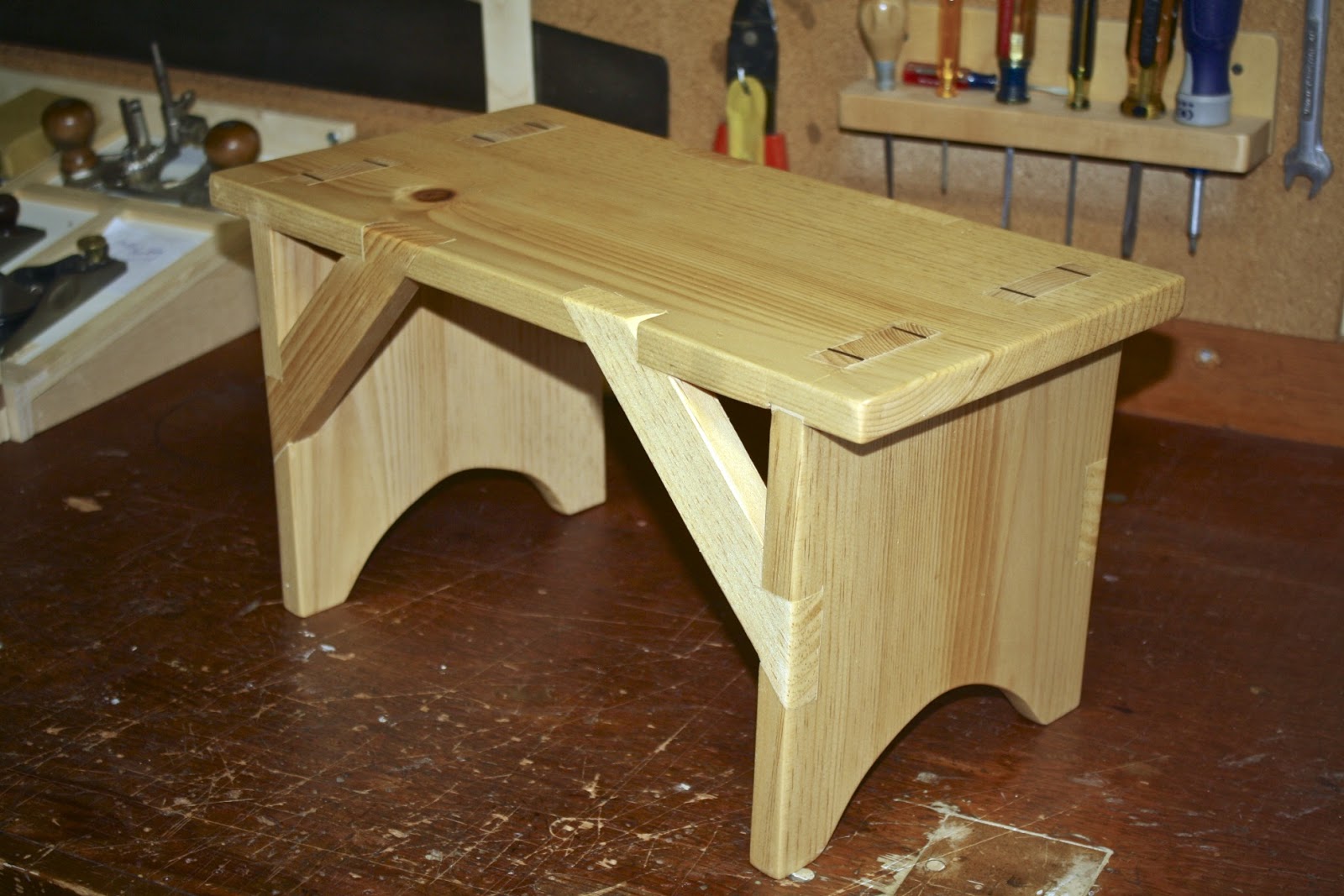 Alexander Woodworks Shaker Bench Built With Hand Tools alexander-woodworks-shaker-bench-built-with-hand-tools
