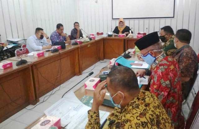 Komisi I DPRD Padang Hearing dengan Seluruh Camat