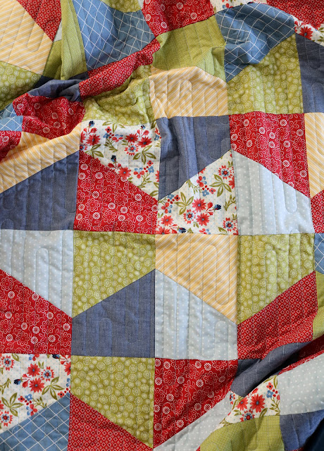 Lofty quilt pattern from Andy of A Bright Corner.  Fat quarter friendly pattern in four sizes!