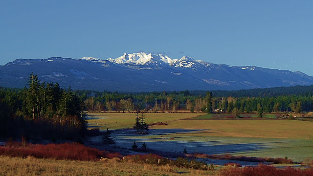 Mt Arrowsmith seen from Nanoose on Vancouver Island. Mt Arrowsmith seen from Nanoose on Vancouver Island.