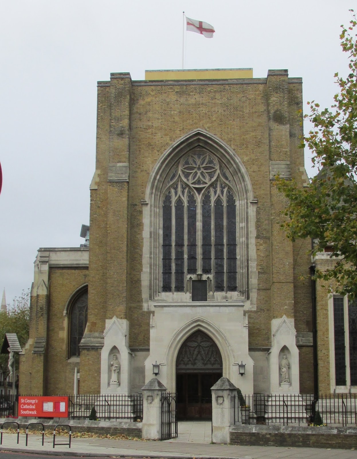 crimson kettle St Cathedral London