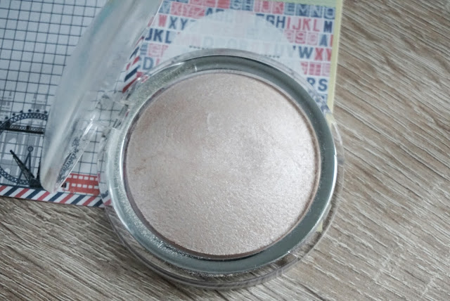 Catrice High Glow Mineral Highlighting Powder Catrice High Glow Mineral Highlighting Powder