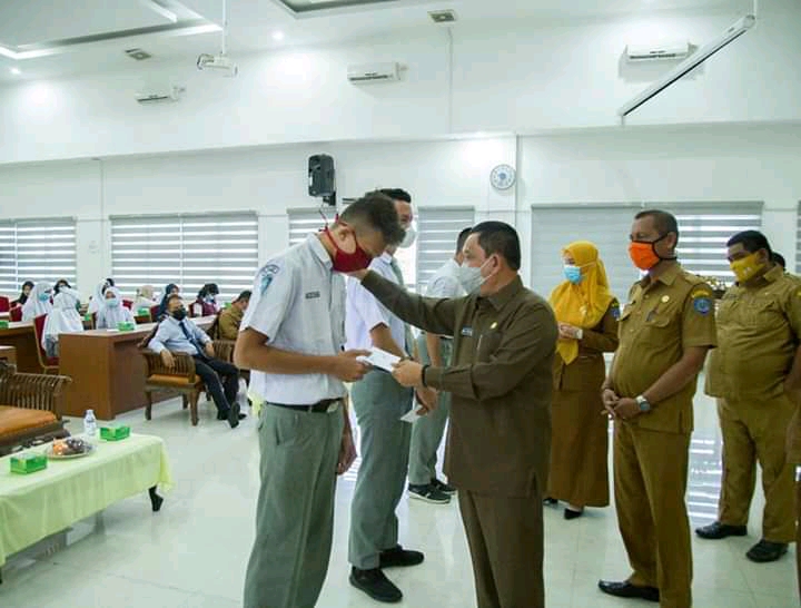 Pemkab Labuhanbatu Berikan Bantuan Pendidikan Kepada Mahasiswa Yang Masuk Perguruan Tinggi Negeri