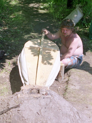 Безнен тарих 2003, Олег раздувает мехами огонь в плавильном горне