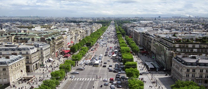 تحتوي هذه الصورة على سمة alt فارغة; اسم الملف هو Champs-%C3%89lys%C3%A9es_from_the_Arc_de_Triomphe.jpg