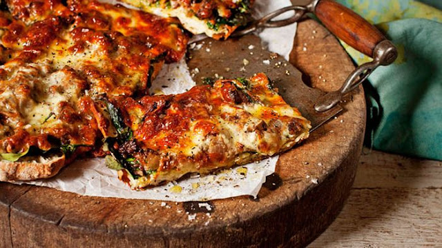 Spiced lamb Turkish pizza