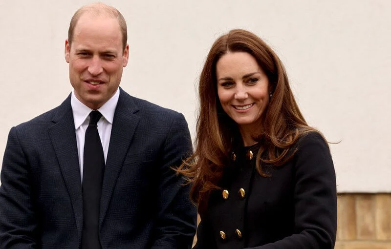 Kate Middleton wore a collarless long coat from Dolce & Gabbana, and suede pumps from Tod's. She carried Mulberry Bayswater clutch