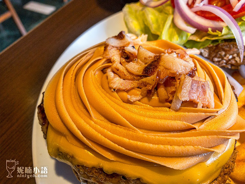 【台北松山區】發福廚房 Bravo Burger。零扣分超狂巨無霸漢堡