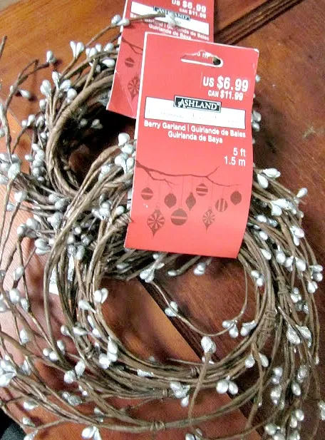 How to Make a DIY Wire Christmas Tree With Garland. Homeroad.net