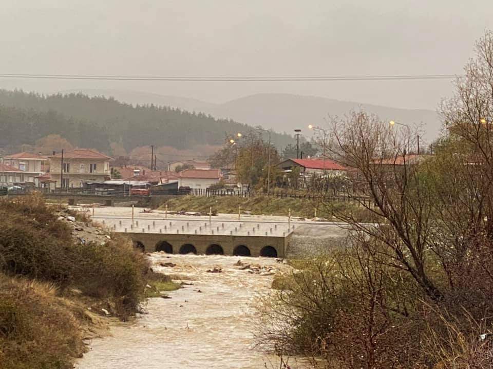 Άνοιξαν οι ουρανοί και βούλιαξε η Θράκη - Έπεσαν τόνοι νερού