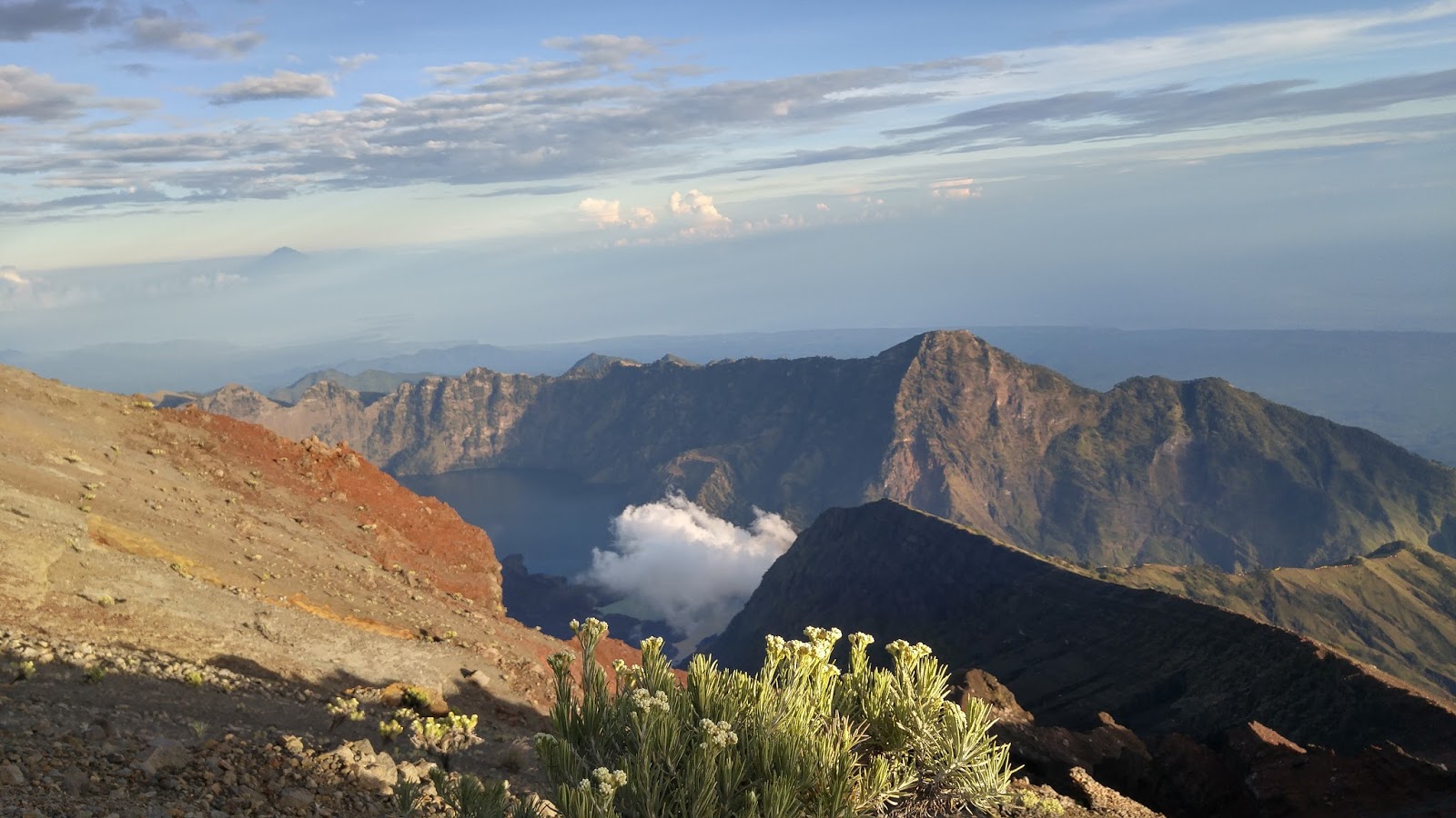 Ayo gan Naik ke Gunung terindah di Asia Tenggara Gunung Ayo gan Naik ke Gunung terindah di Asia Tenggara Gunung