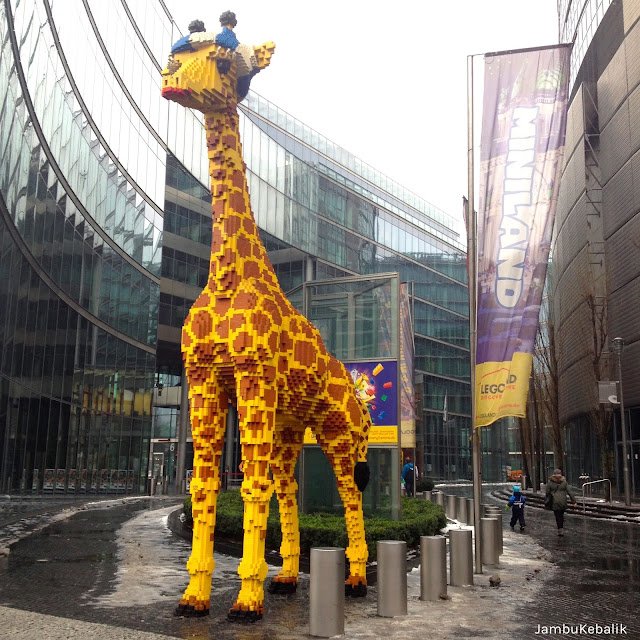 Jalan-Jalan di Berlin, Jerman-15 giraffe lego sony center