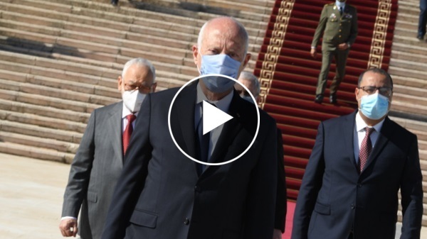 فيديو صادم: شاهدوا ما فعله الرئيس قيس سعيد براشد الغنوشي وهشام المشيشي قبل أن يسافر إلى مصر