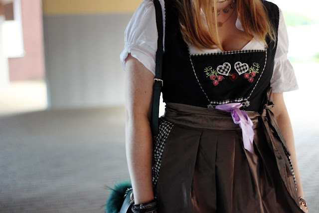 Wiesn, bayrisch, Dirndl, Ausschnitt, Dekolletee, Herzen, Bayern, München, Hamburg, 