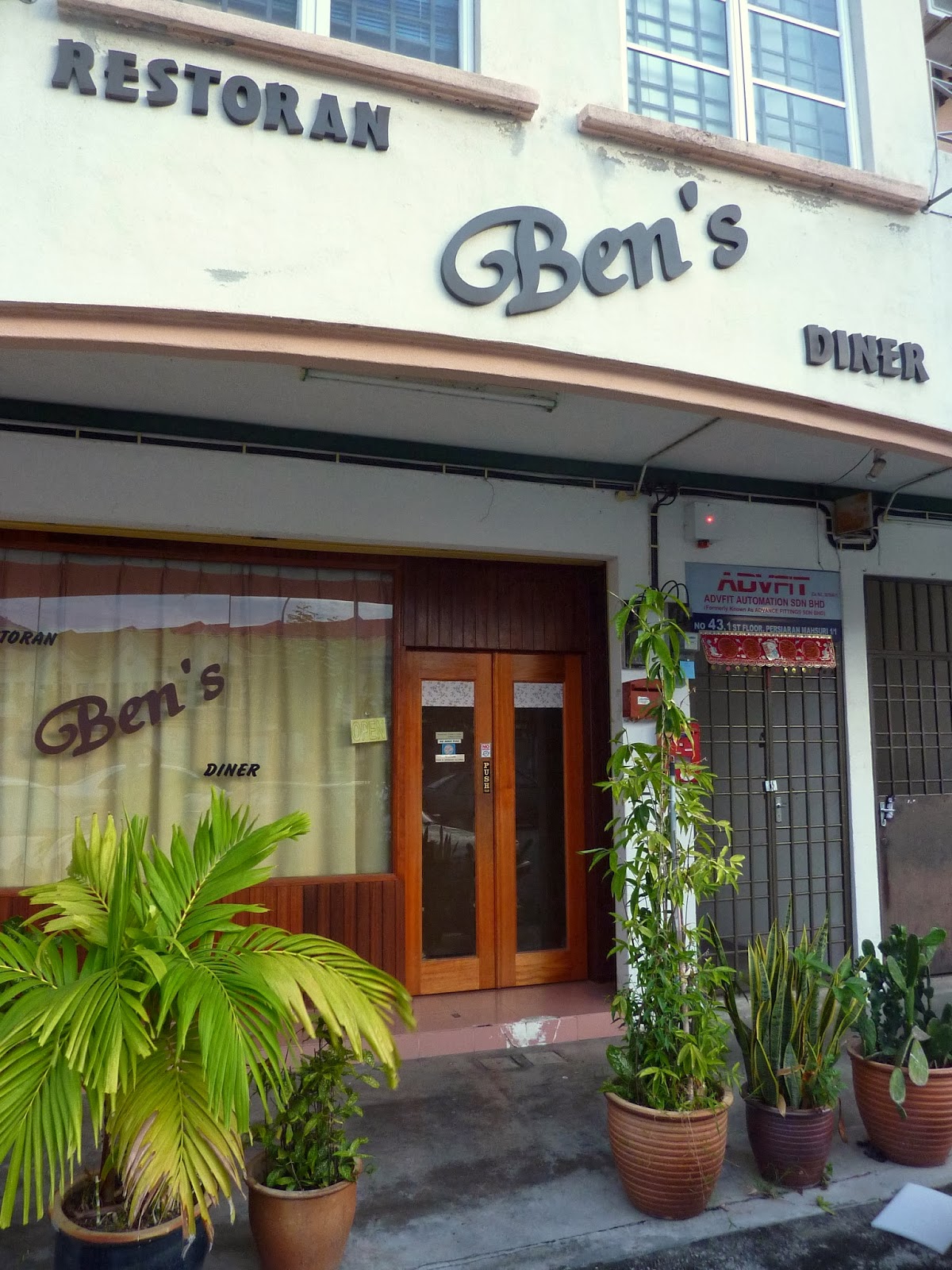 restaurant sunway tunas penang Thomas Sharp