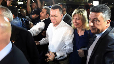 Pendeta Andrew Brunson Pulang ke AS: 'Puji Syukur Pada Tuhan!'