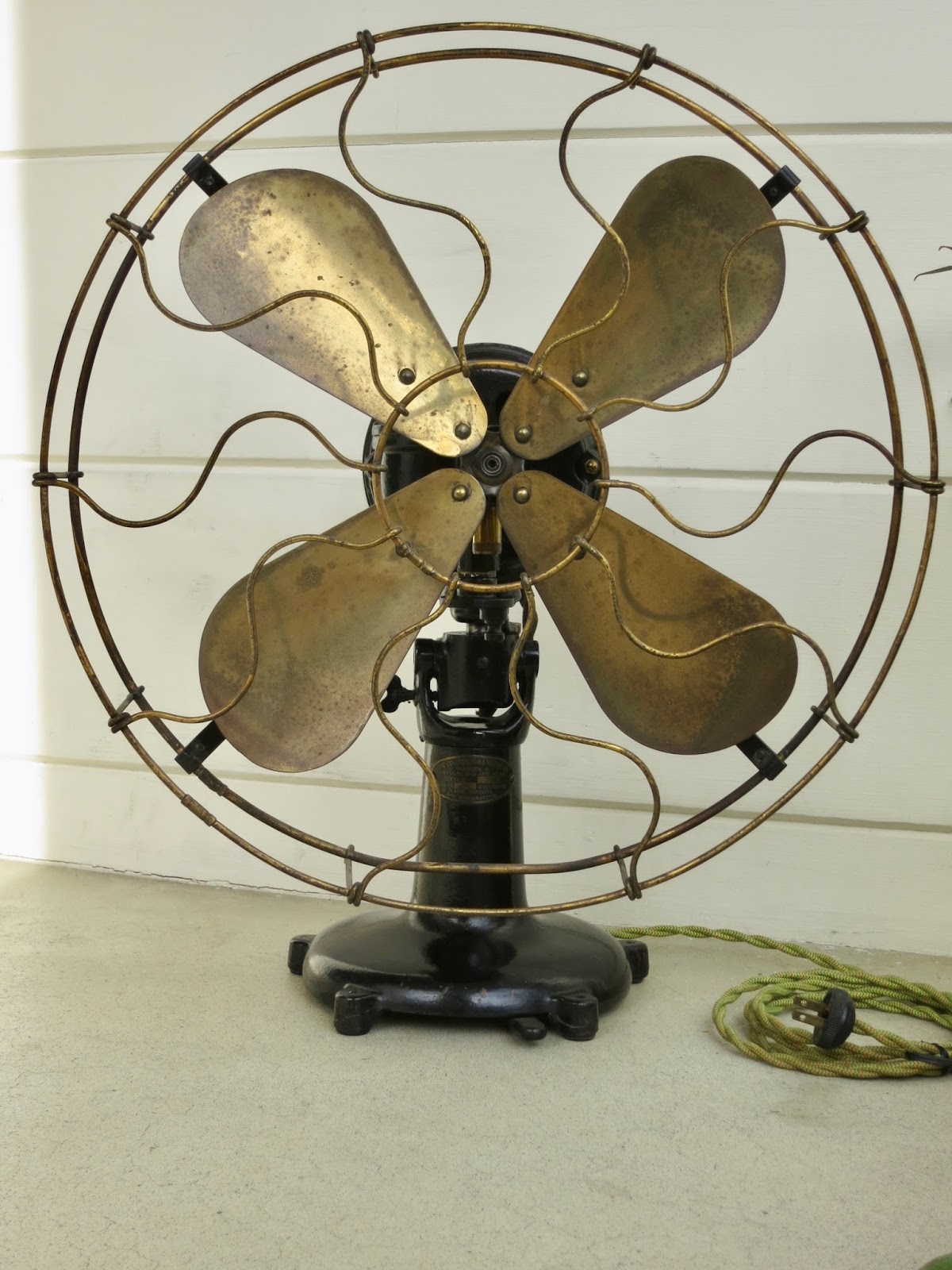 Early Electric Fans (Be sure to check the ARCHIVE on sidebar at right