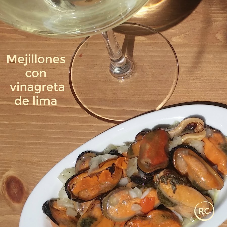 MEJILLONES-CON-VINAGRETA-DE-LIMA-BY-RECURSOS-CULINARIOS
