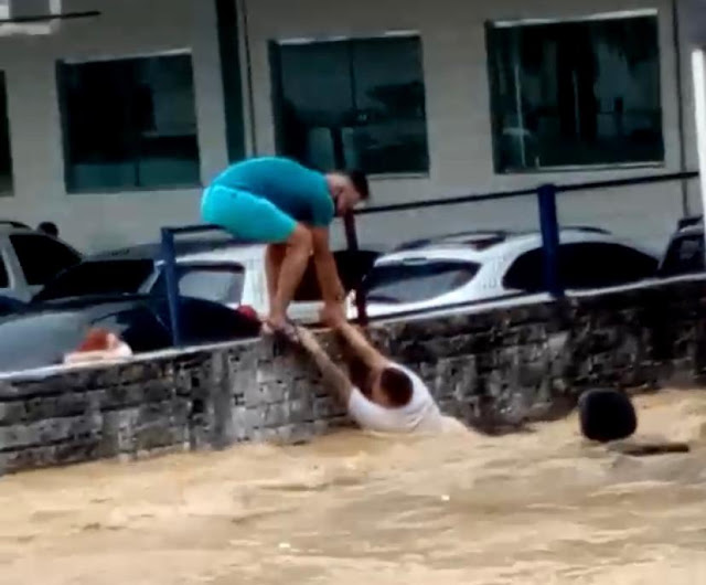 Forte tempestade derruba muro e arrasta pessoas em Manaus – VEJA O VÍDEO